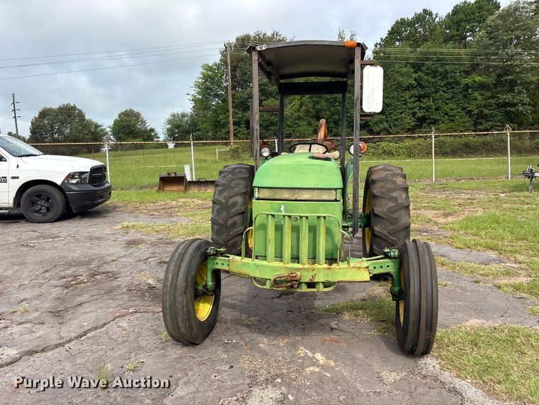image for item ET0003 1988 John Deere 2155 tractor
