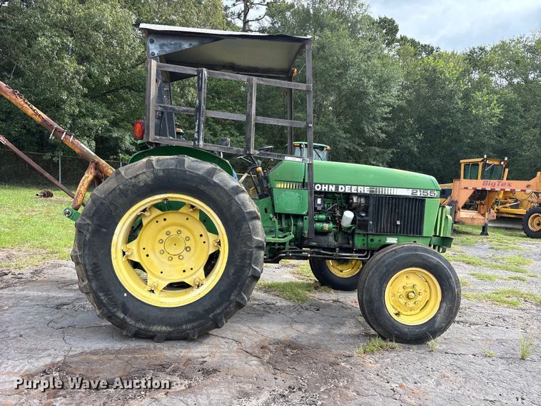 image for item ET0003 1988 John Deere 2155 tractor
