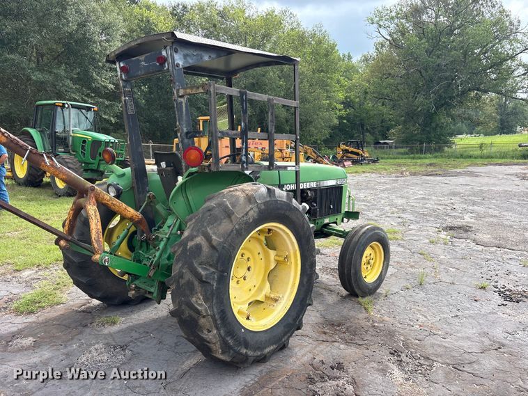 image for item ET0003 1988 John Deere 2155 tractor