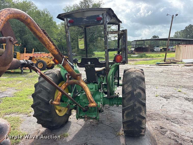 image for item ET0003 1988 John Deere 2155 tractor