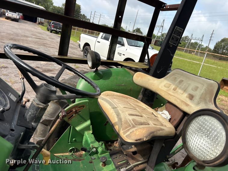 image for item ET0003 1988 John Deere 2155 tractor