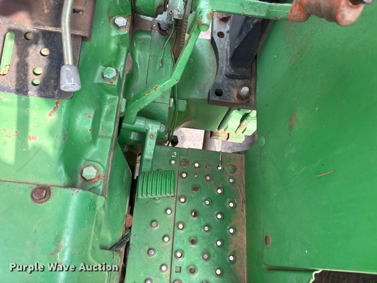 image for item ET0003 1988 John Deere 2155 tractor