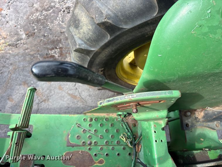 image for item ET0003 1988 John Deere 2155 tractor