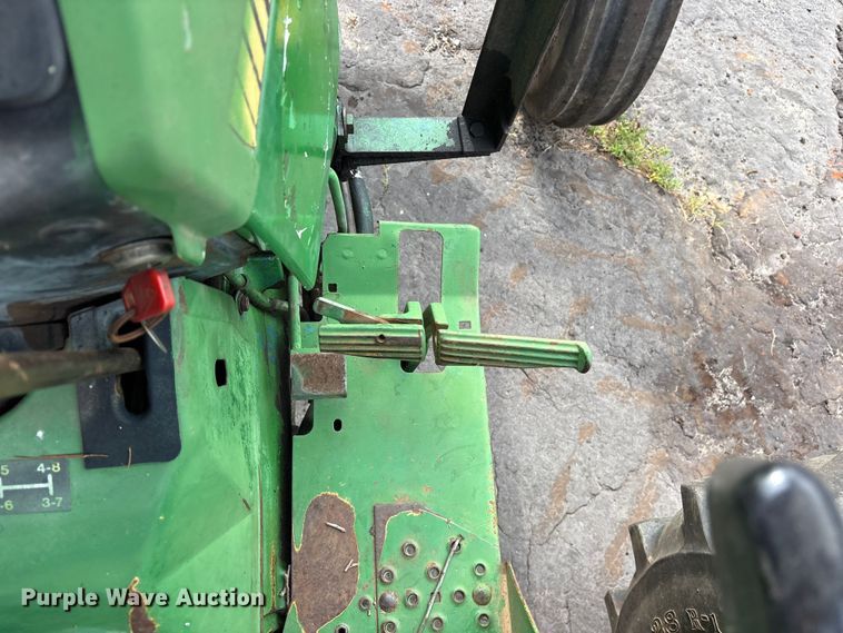 image for item ET0003 1988 John Deere 2155 tractor