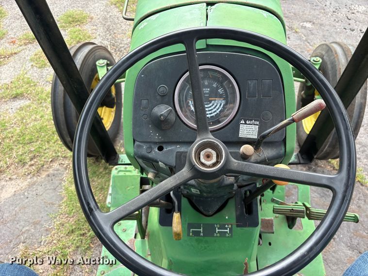 image for item ET0003 1988 John Deere 2155 tractor
