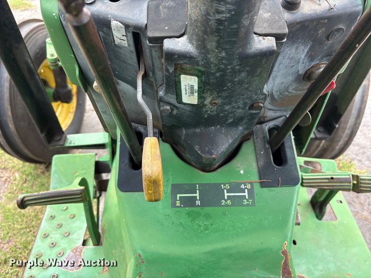 image for item ET0003 1988 John Deere 2155 tractor