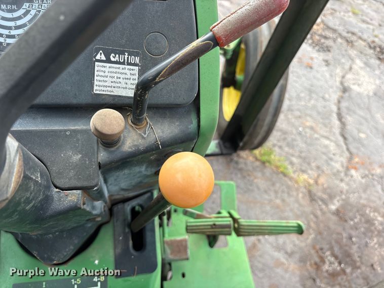 image for item ET0003 1988 John Deere 2155 tractor