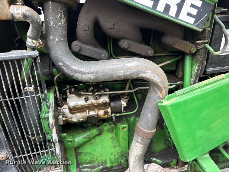 image for item ET0003 1988 John Deere 2155 tractor