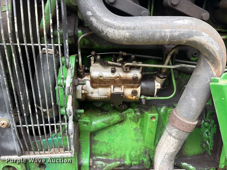image for item ET0003 1988 John Deere 2155 tractor