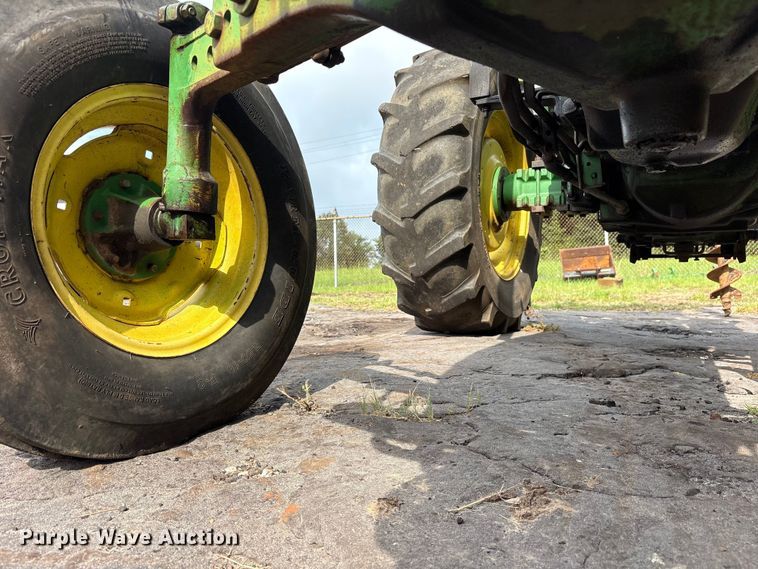 image for item ET0003 1988 John Deere 2155 tractor