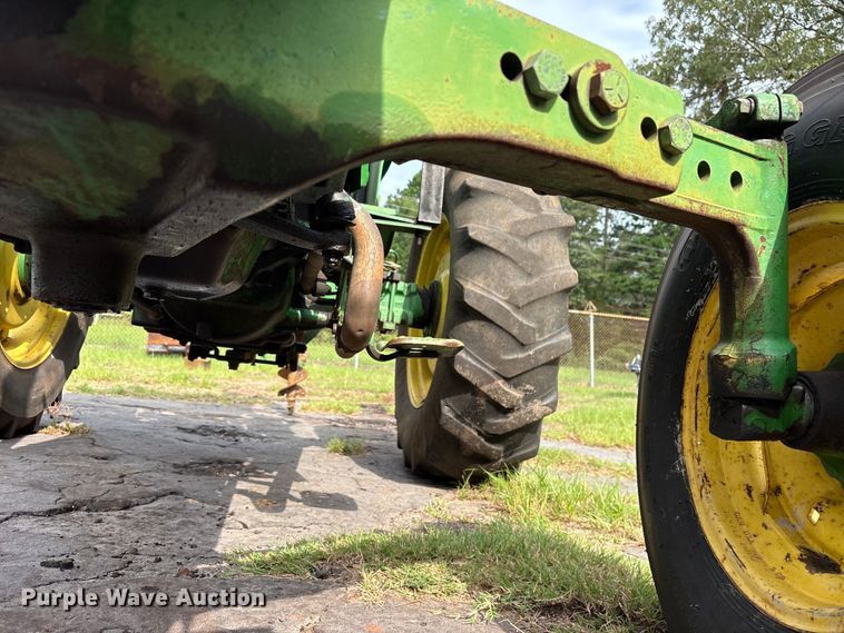 image for item ET0003 1988 John Deere 2155 tractor