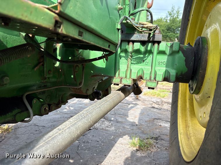 image for item ET0003 1988 John Deere 2155 tractor