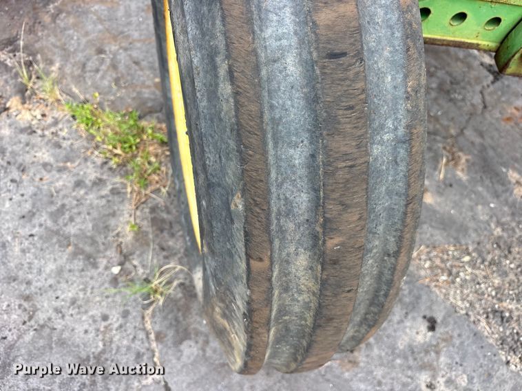 image for item ET0003 1988 John Deere 2155 tractor