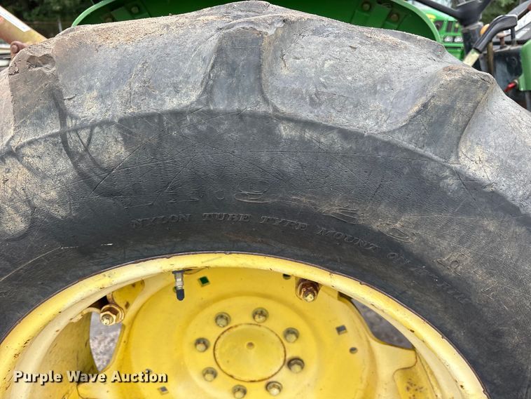 image for item ET0003 1988 John Deere 2155 tractor