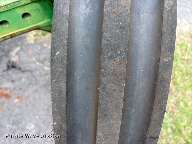 image for item ET0003 1988 John Deere 2155 tractor