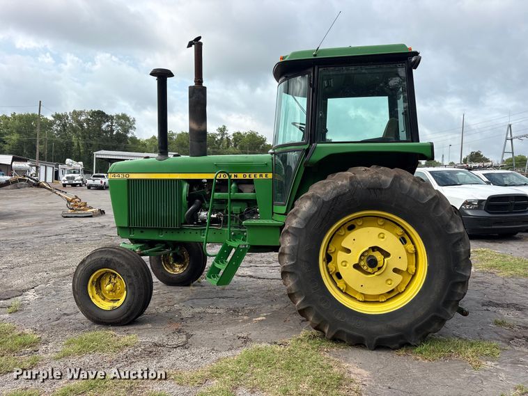 image for item ET0004 1975 John Deere 4430 tractor