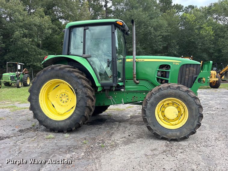 image for item ET0005 2011 John Deere 7130 MFWD tractor