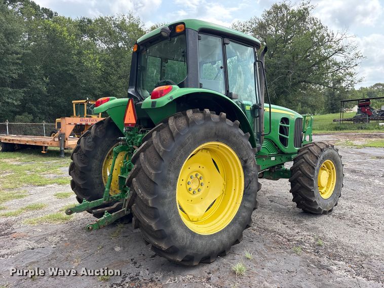 image for item ET0005 2011 John Deere 7130 MFWD tractor