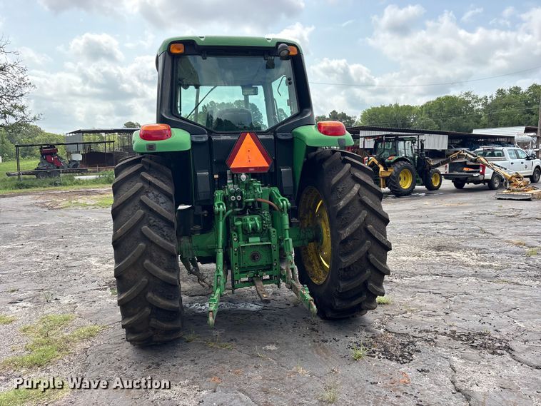 image for item ET0005 2011 John Deere 7130 MFWD tractor