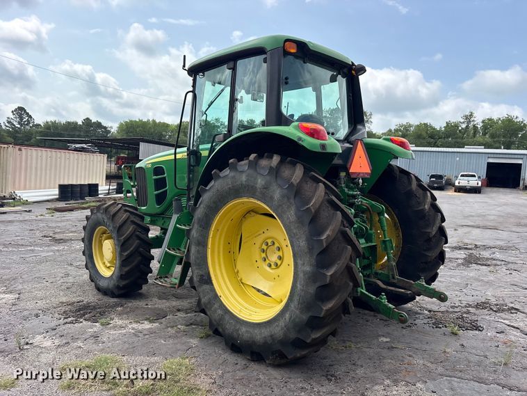 image for item ET0005 2011 John Deere 7130 MFWD tractor