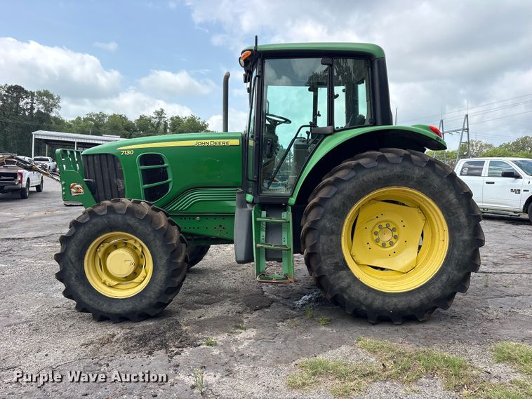 image for item ET0005 2011 John Deere 7130 MFWD tractor