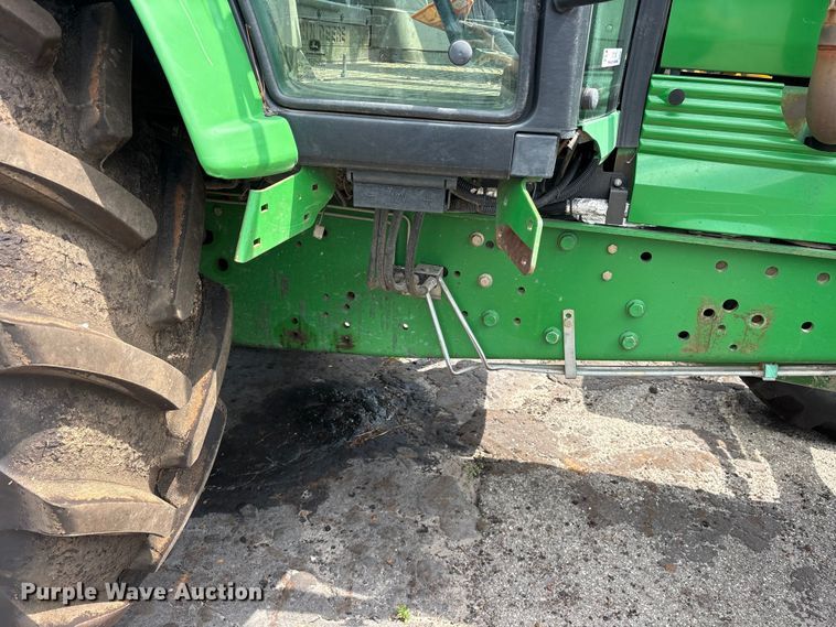 image for item ET0005 2011 John Deere 7130 MFWD tractor