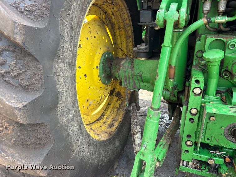 image for item ET0005 2011 John Deere 7130 MFWD tractor