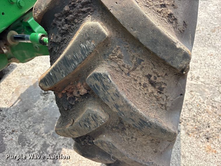 image for item ET0005 2011 John Deere 7130 MFWD tractor