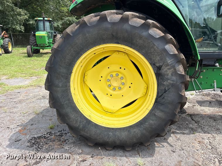 image for item ET0005 2011 John Deere 7130 MFWD tractor