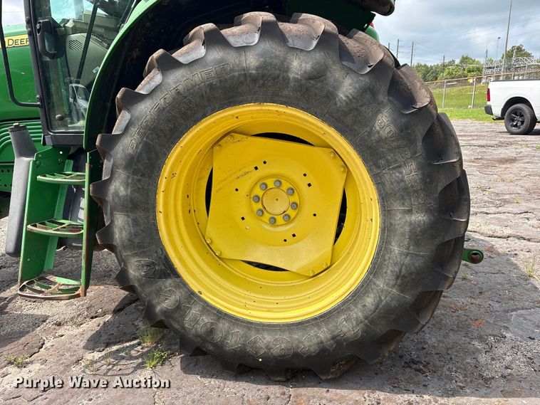 image for item ET0005 2011 John Deere 7130 MFWD tractor