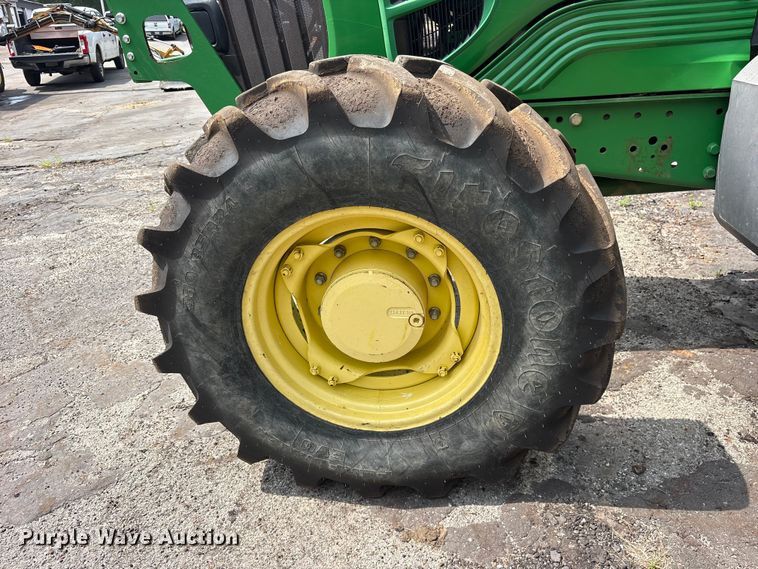 image for item ET0005 2011 John Deere 7130 MFWD tractor