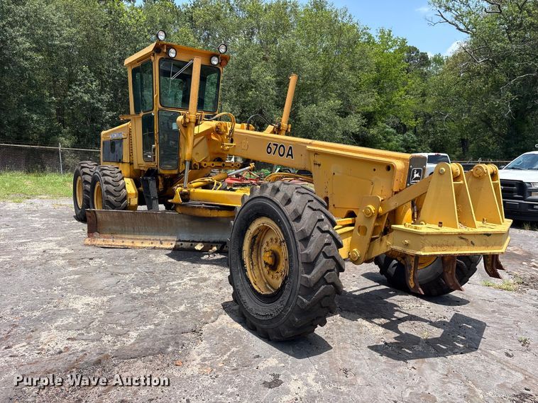 image for item ET0007 1981 John Deere 670A motor grader
