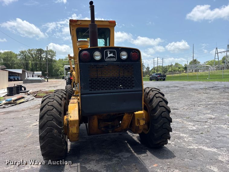 image for item ET0007 1981 John Deere 670A motor grader
