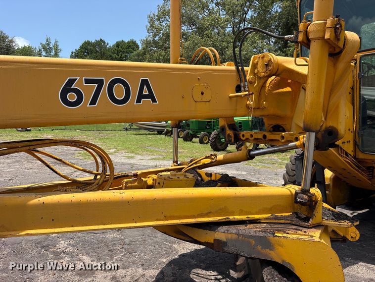 image for item ET0007 1981 John Deere 670A motor grader