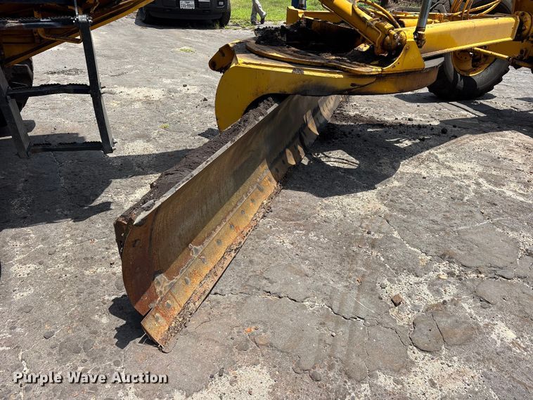 image for item ET0007 1981 John Deere 670A motor grader