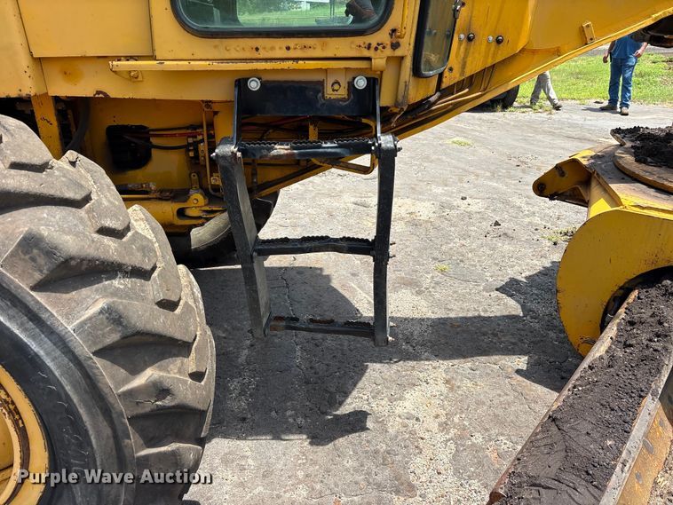 image for item ET0007 1981 John Deere 670A motor grader