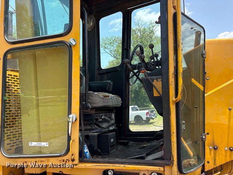 image for item ET0007 1981 John Deere 670A motor grader