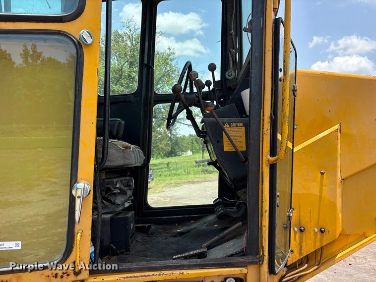 image for item ET0007 1981 John Deere 670A motor grader