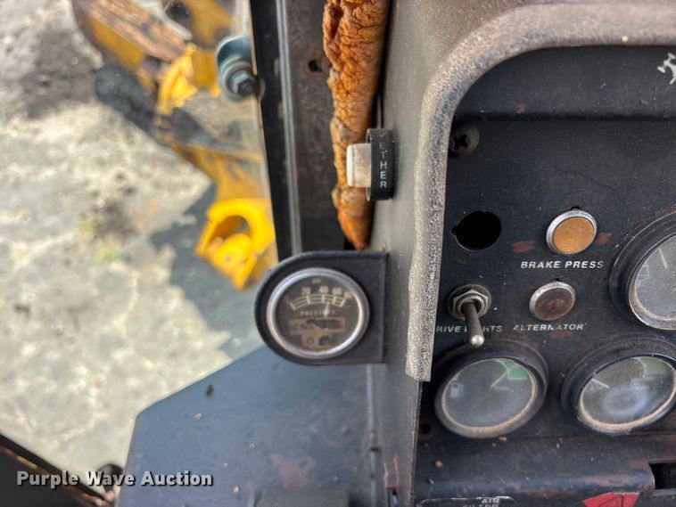 image for item ET0007 1981 John Deere 670A motor grader