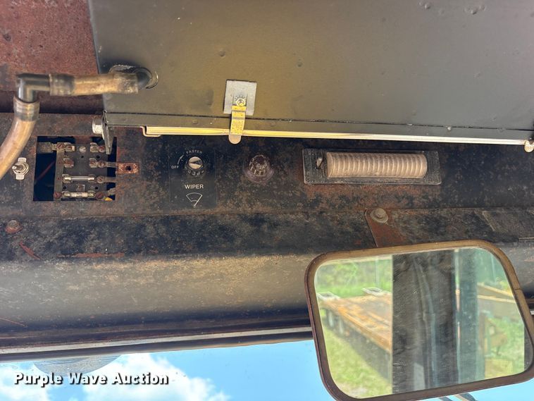 image for item ET0007 1981 John Deere 670A motor grader