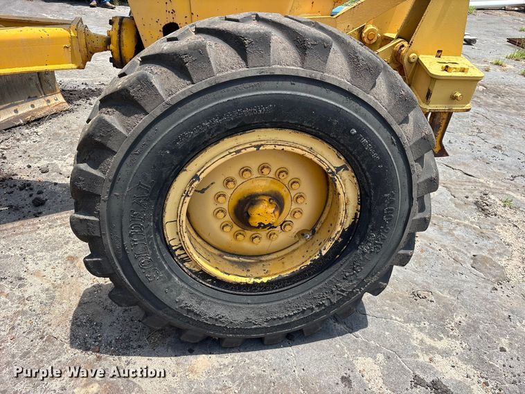 image for item ET0007 1981 John Deere 670A motor grader