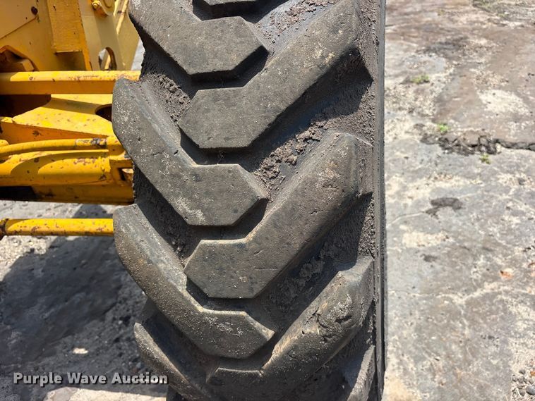image for item ET0007 1981 John Deere 670A motor grader