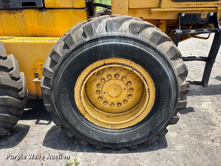 image for item ET0007 1981 John Deere 670A motor grader