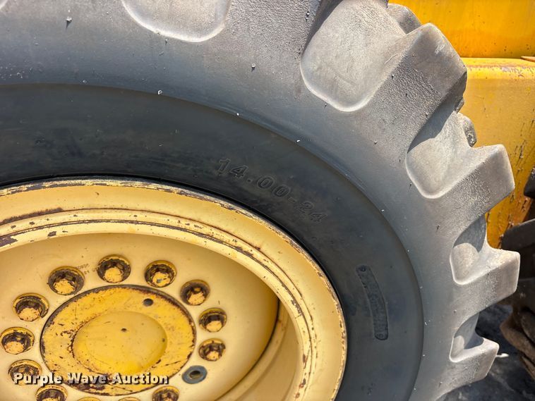image for item ET0007 1981 John Deere 670A motor grader