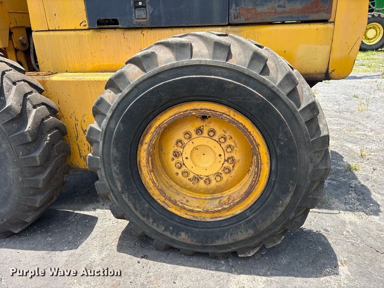 image for item ET0007 1981 John Deere 670A motor grader