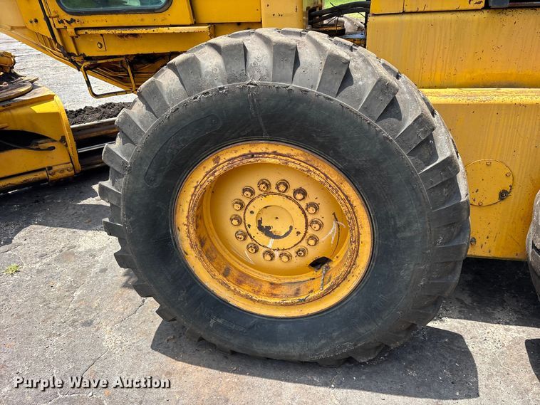 image for item ET0007 1981 John Deere 670A motor grader