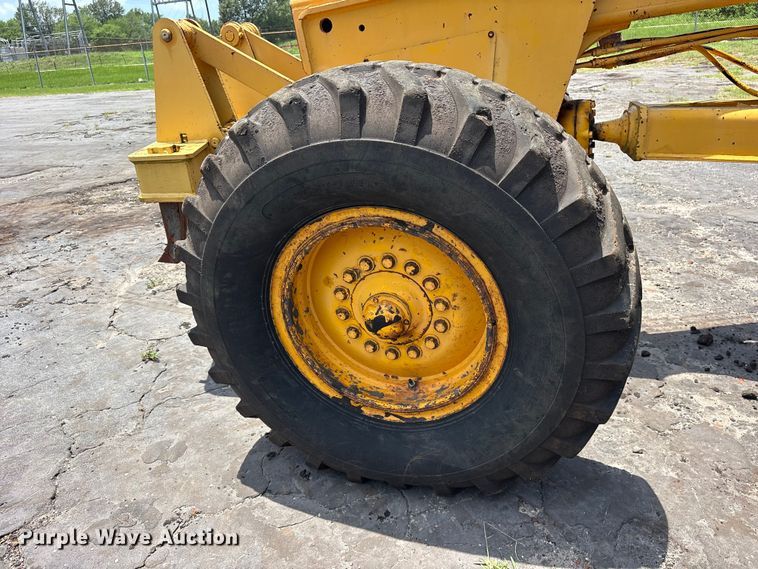 image for item ET0007 1981 John Deere 670A motor grader