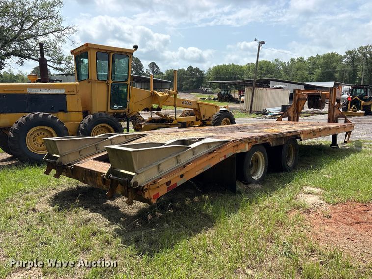 image for item ET0008 2009 Big Tex 3XGN-20+5 equipment trailer