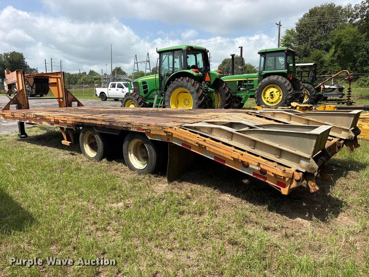 image for item ET0008 2009 Big Tex 3XGN-20+5 equipment trailer