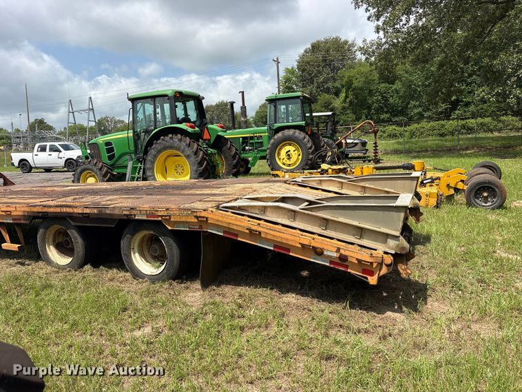 image for item ET0008 2009 Big Tex 3XGN-20+5 equipment trailer